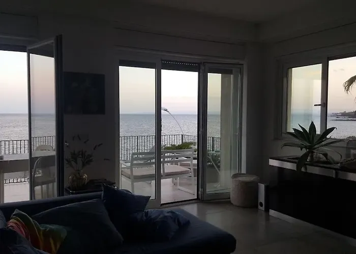 Prua Sul Mare * Aci Castello